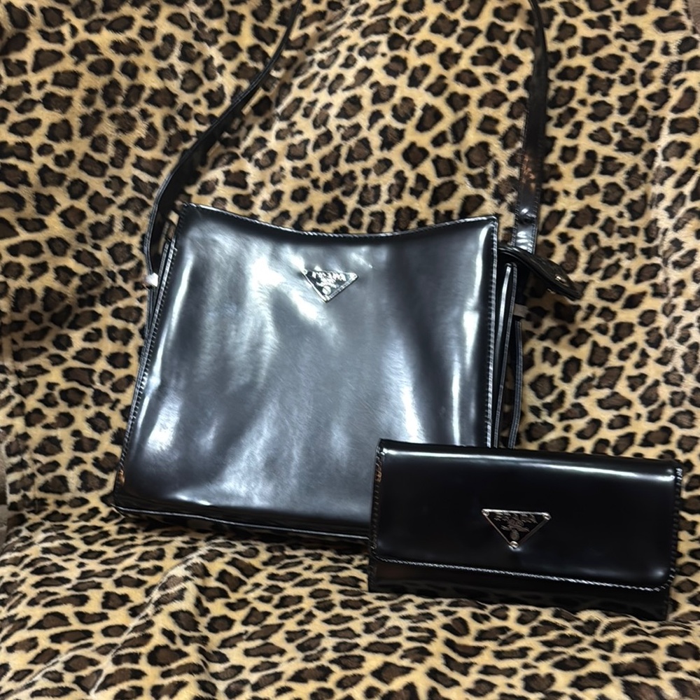 Prada Black Leather Shoulder Bag Sleek Design